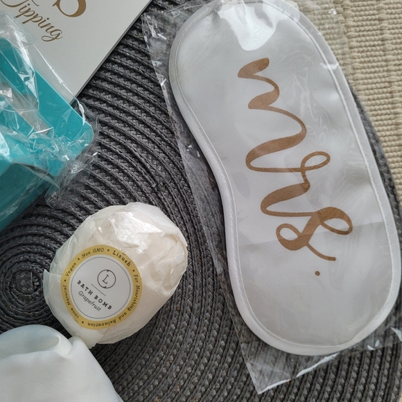 The Ring Box Bride Set - Picture 5 of 5